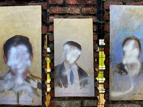 rostros borrados_vandalización paseo de la memoria en Paine.jpeg